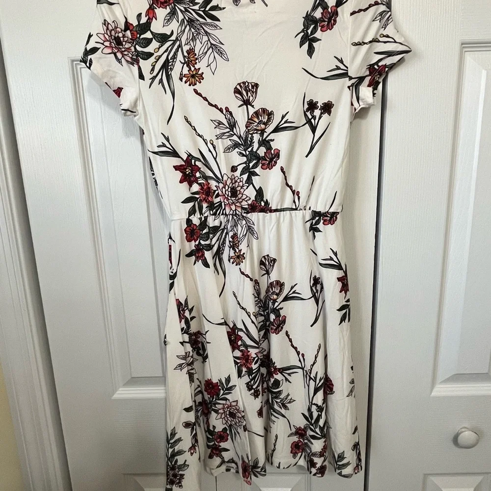 Derek Heart White and Red Floral Midi Dress - Picture 4 of 4